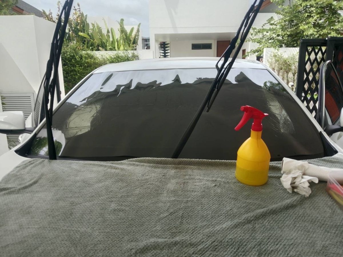Car window tinting at the customer's home by JaiDeeClear