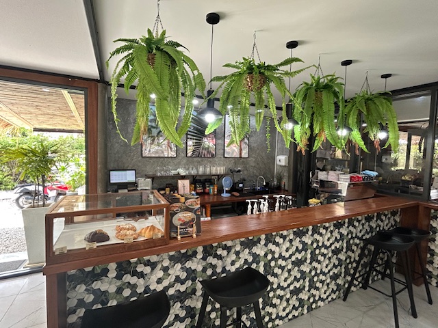 Crème Café — JaiDeeClear premium window film project in Phuket
