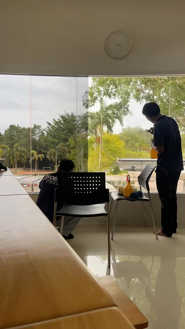 JaiDeeClear technician installing UV protection film